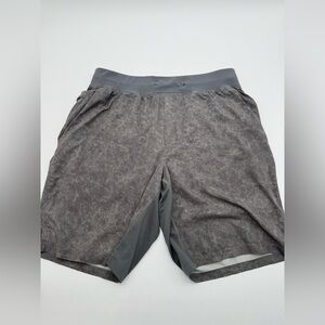 Men’s Lululemon T.H.E. Short 9" *Linerless
Gravel Dust Asphalt Grey Multi Sz Lrg